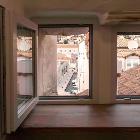 Andante Con Nobile Lägenhet *